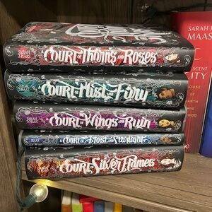 Hardcover ‘A Court of Thorns and Roses’ set.